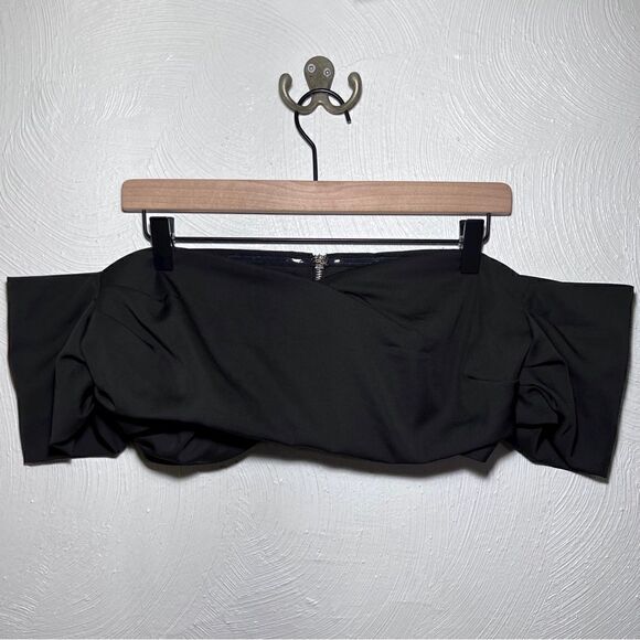 House of CB Evita Satin Off Shoulder Twist Top in Black - Picture 3 of 8